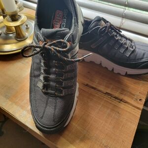 Sketchers mens slip ons